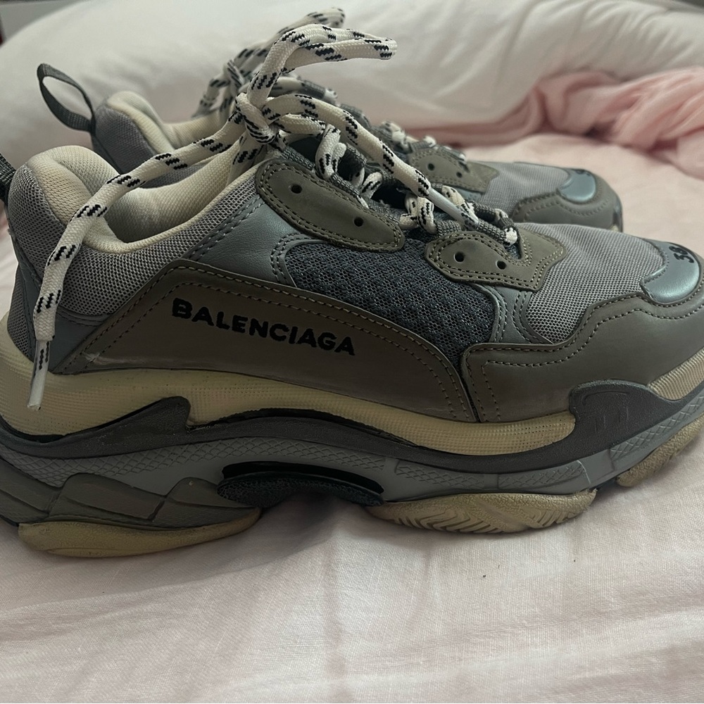 Balenciaga
Men's Low-top Sneakers Triple S Mesh Nubuck Logo Blue
Gray Light Gray